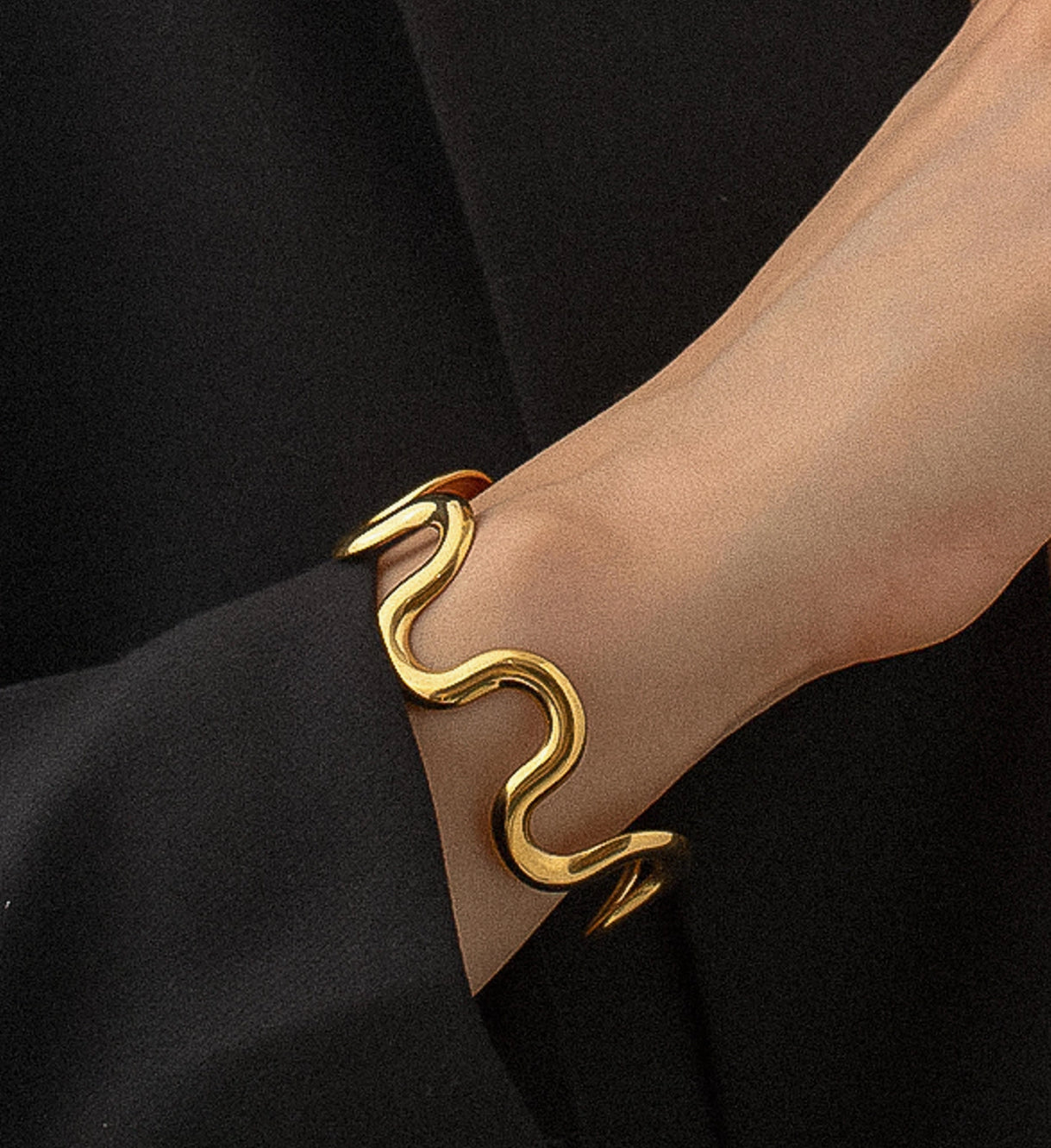 Gold Non-Tarnish Wavy Bracelet